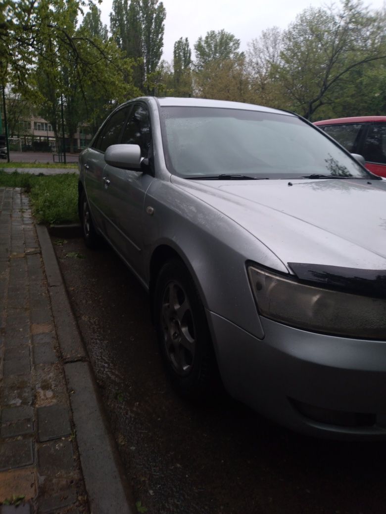 Продам  Hyundai Sonata 2006 год