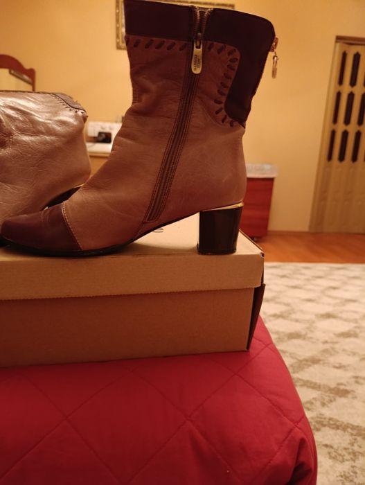 Шкіряні чобітки Демі,