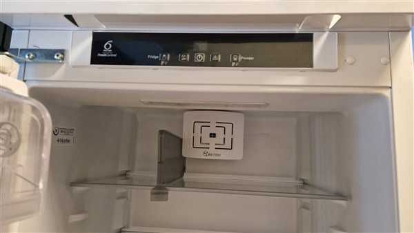 Chłodziarko-zamrażarka Whirlpool do zabudowy wolnostojąca dla studenta