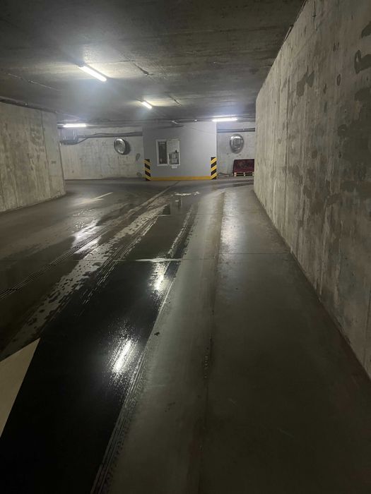 Паркомісце у підземному паркінгу