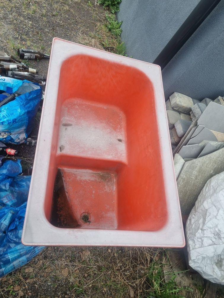 Basen pojemnik na basen saunę i tak dalej
