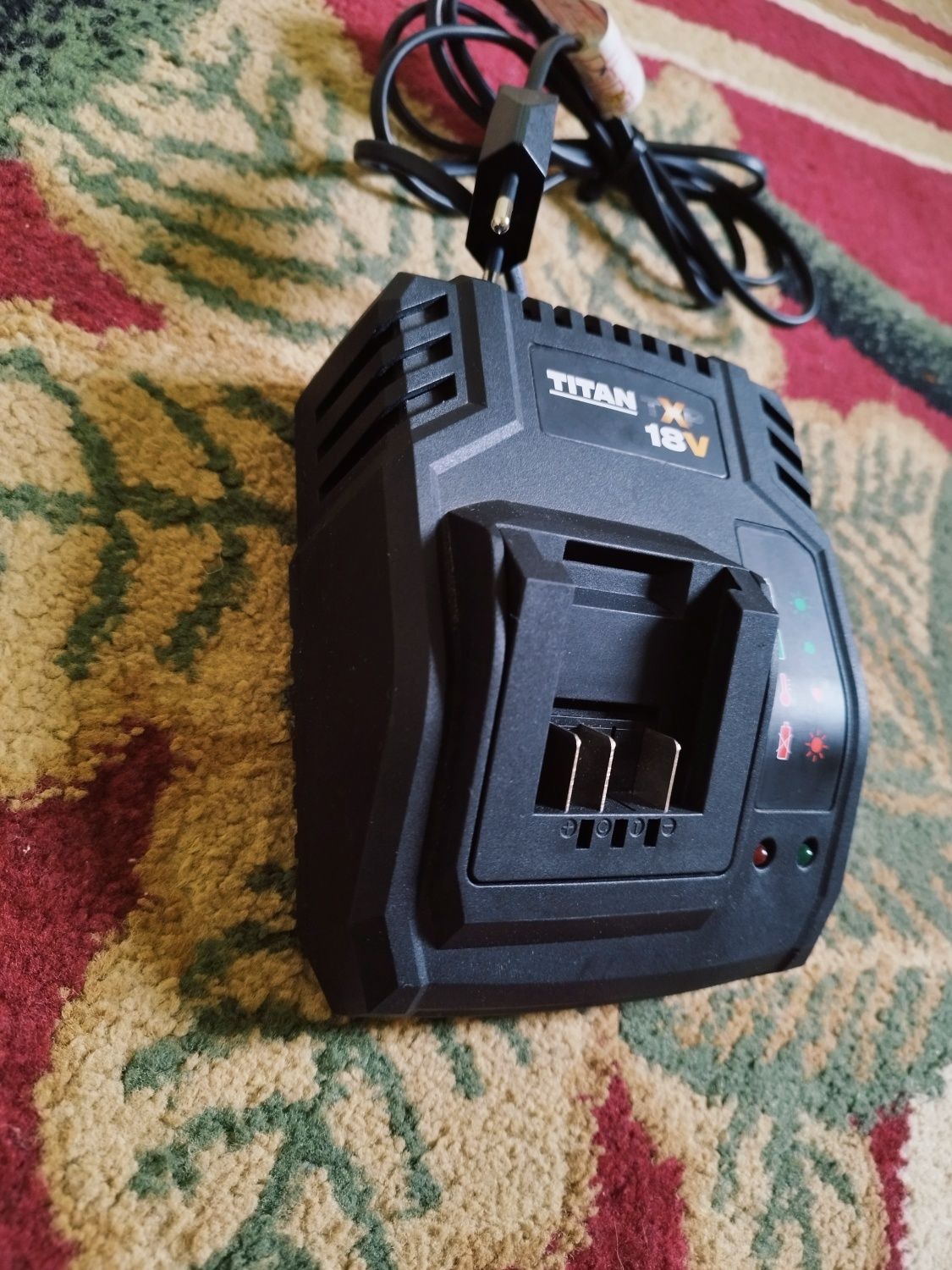 Ładowarka sieciowa do akumulatorów Titan TXP 18V Macallister Solo 18V