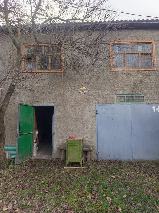 Продам большой двухэтажный гараж