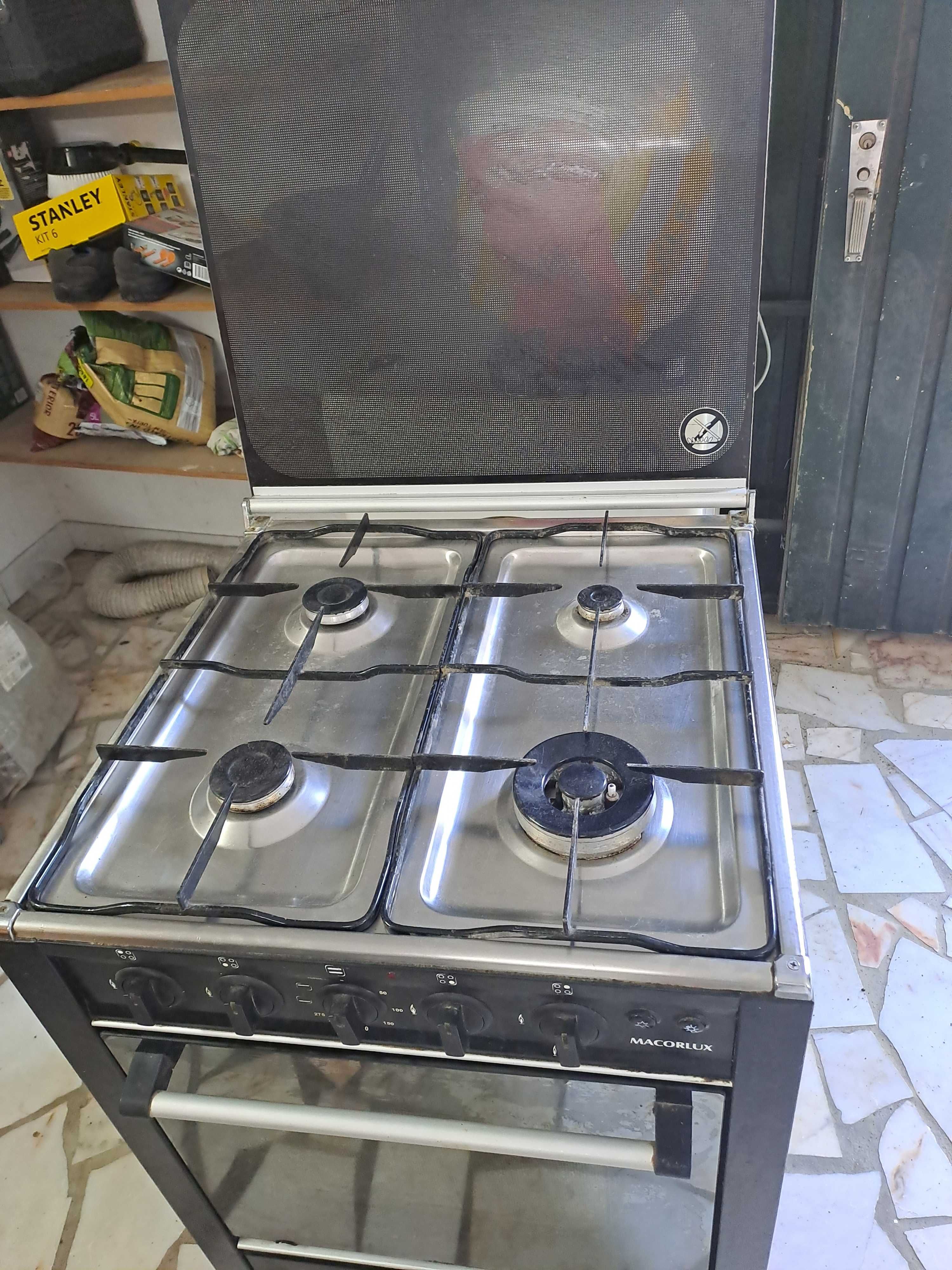 Fogão com forno a gás
