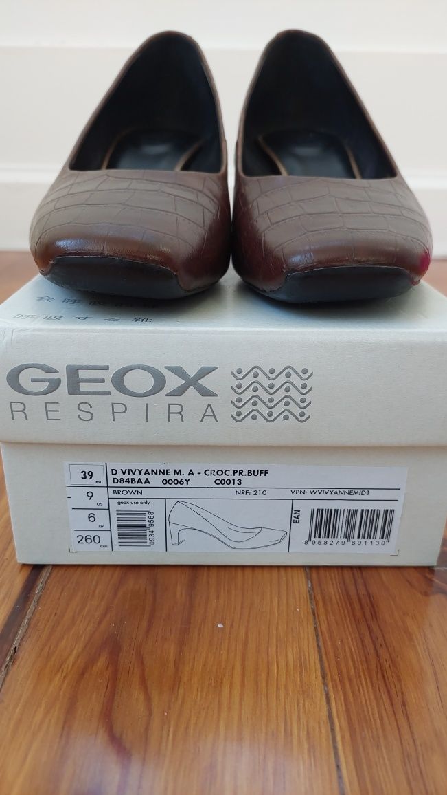 Geox - Modelo Vivyanne, Castanho crocodilo