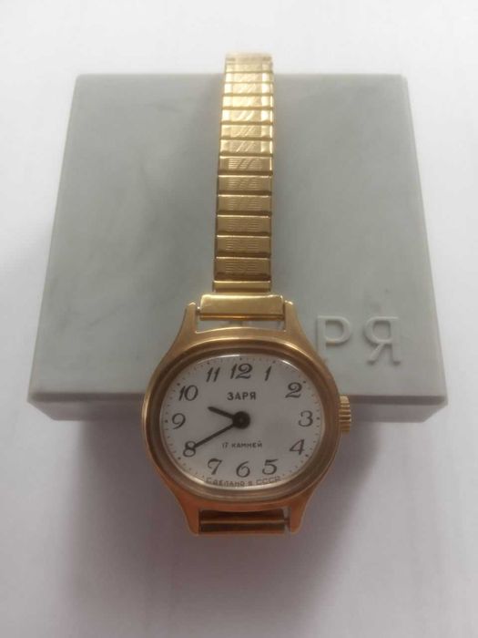 Жіночий годинник Заря, СРСР, 17 каменів, позолота, новий