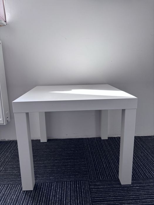 Biały stolik ikea