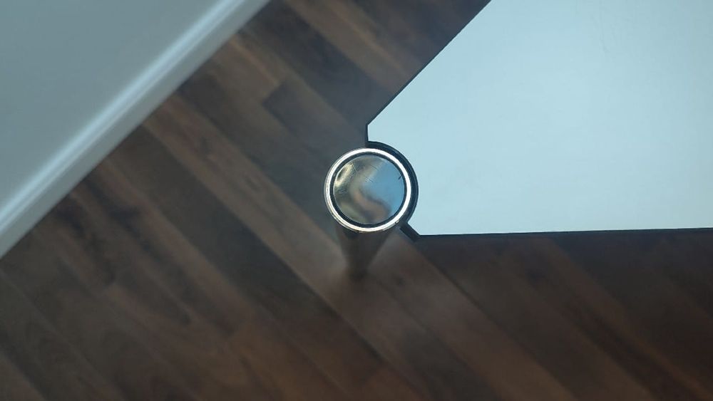 USM Haller, stół trójkątny, szwajcarska marka