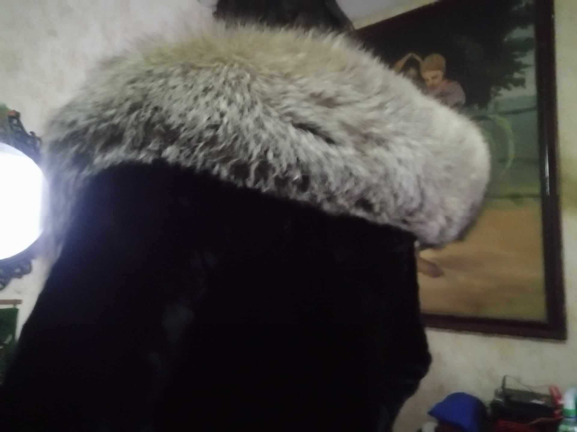 Шуба жіноча чорна - мутон + капюшон чорнобурка 46-48 розмір.