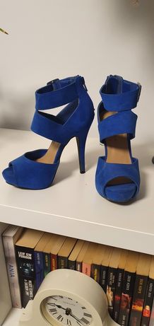 Niebieskie sandały