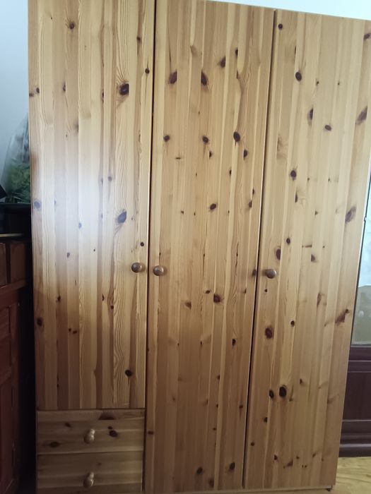 Szafa 3 drzwiowa sosnowa.