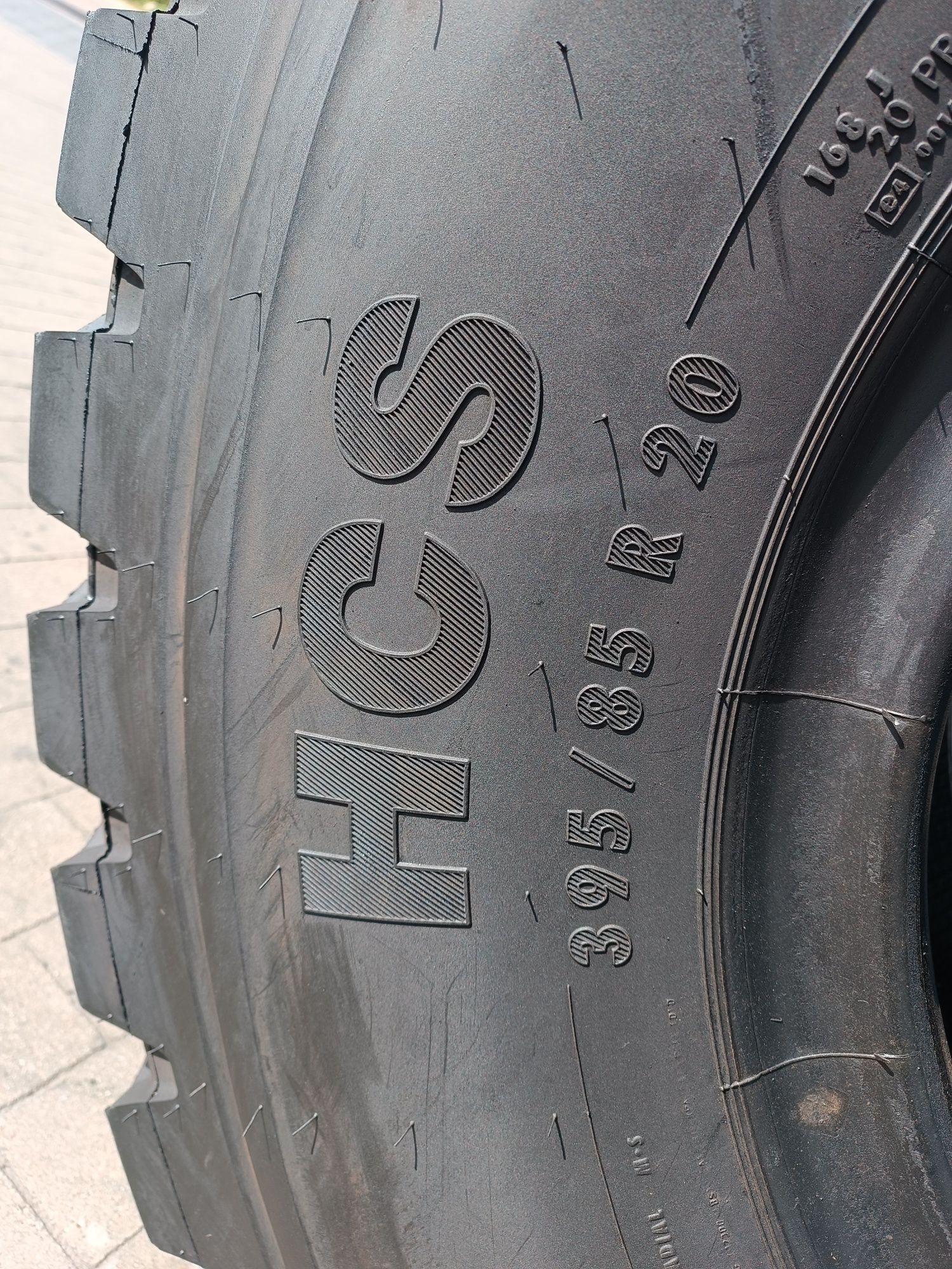 395/85R20 Continental HSC