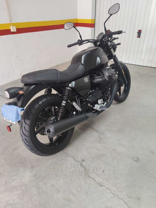 Moto Guzzi V7 Stone 850