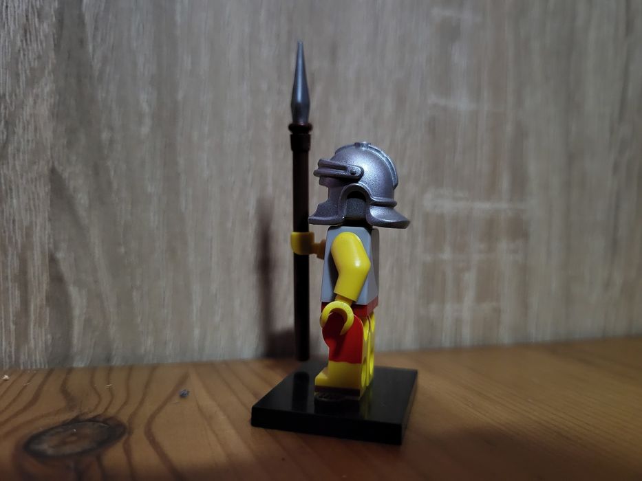 Lego minifigures seria nr 6 Legionista, rzymianin BEZ tarczy 1 szt
