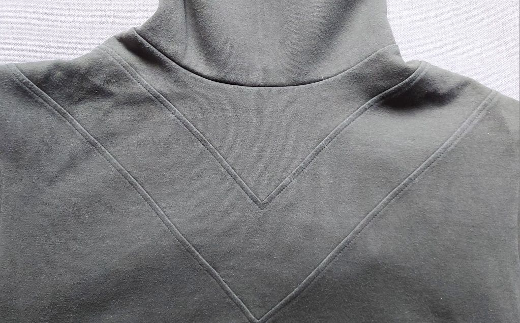 Męska bluza z kominem Reserved