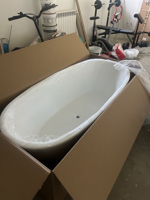 Wanna wolnostojąca - nowa , lekko uszkodzona