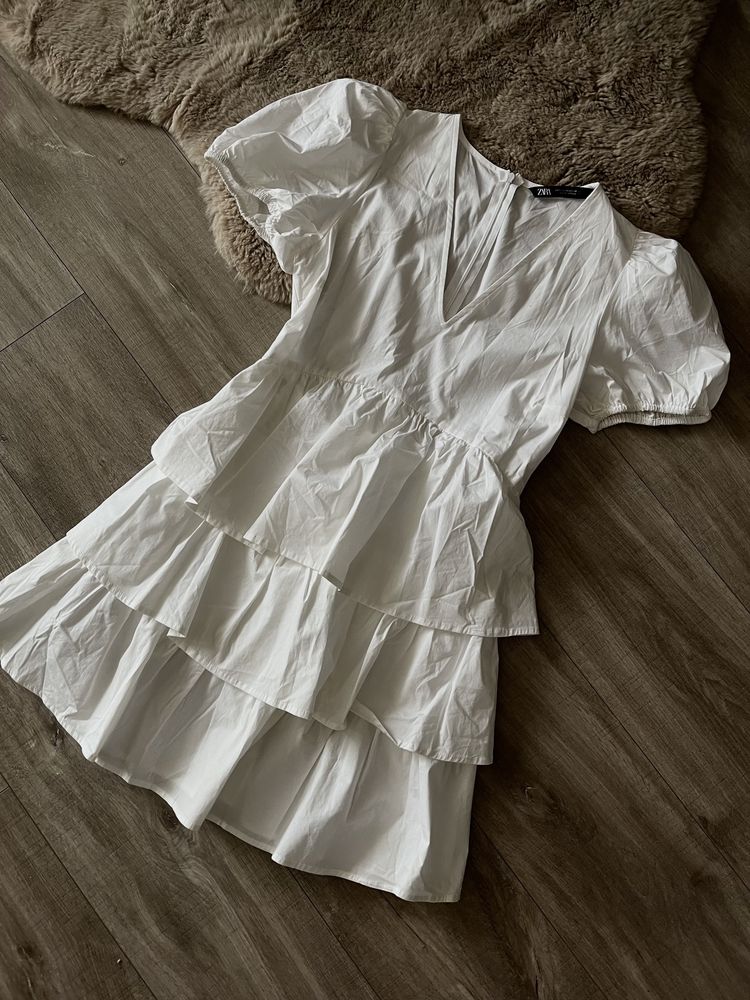 Sukienka letnia ZARA dekolt biała falbany