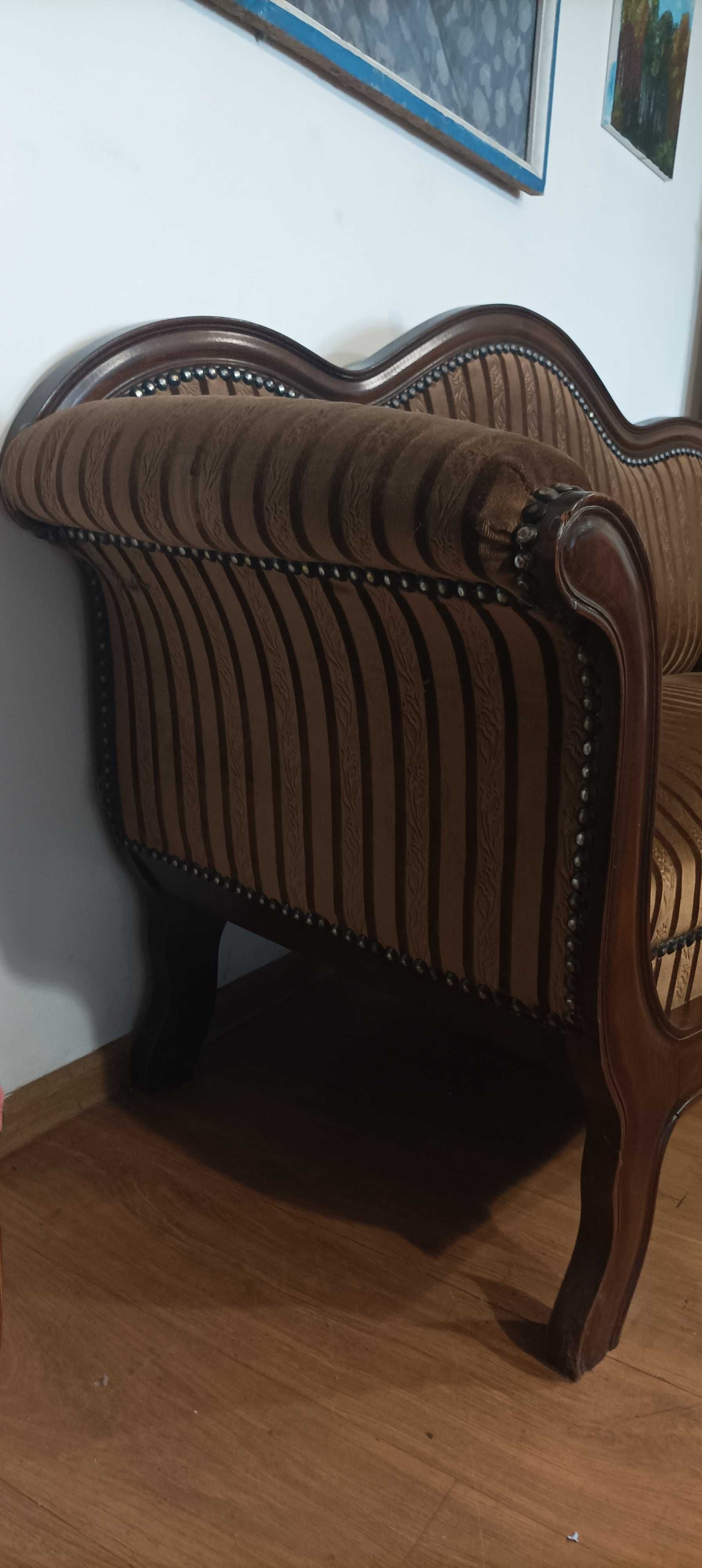 sofa typu Biedermeier