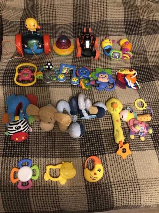 Дитячі іграшки різні