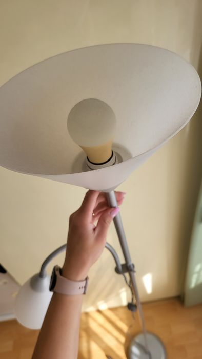 Lampa do czytania do salonu stojąca