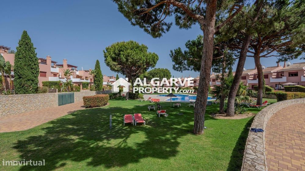 Moradia V4 junto ao Campo de Golfe da Vila Sol, Algarve