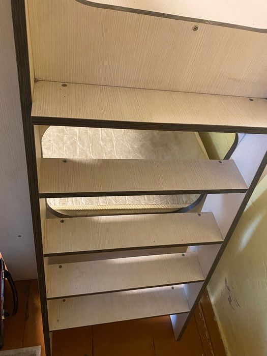 Двухярусне ліжко