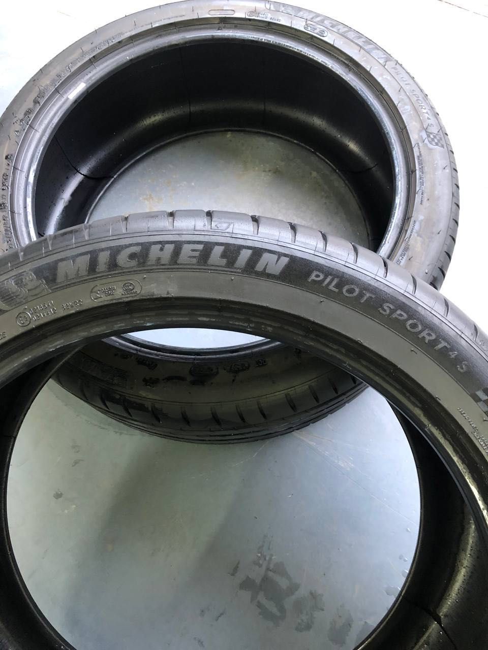 Літня гума Michelin 4S 275 40 R22 як нова - Франція