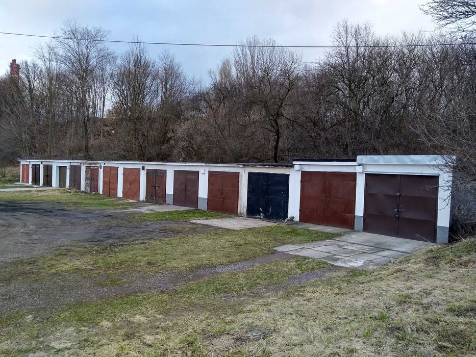 Piaskowa Góra ul. Topolowa  garaż wynajmę