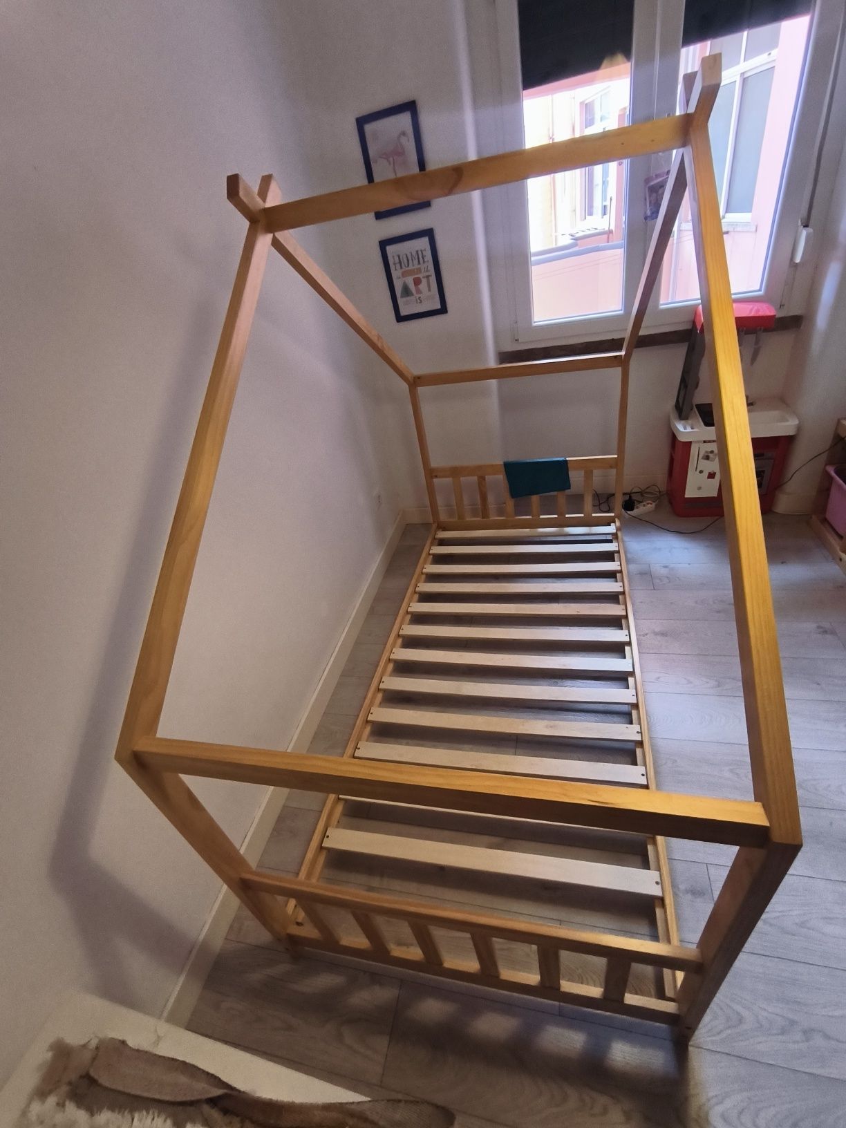 Cama de chão infantil madeira