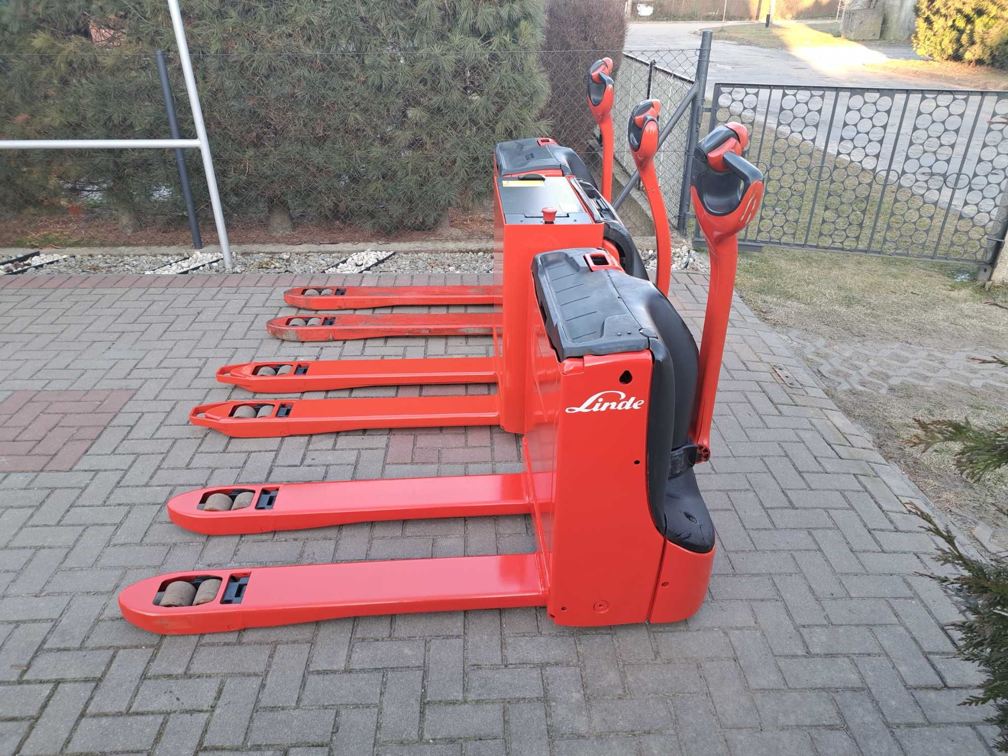 Paleciak elektryczny LINDE T16 i T18