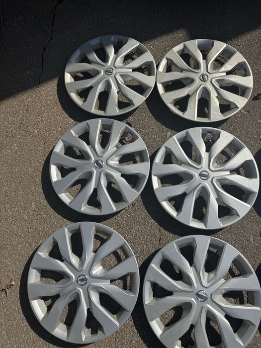 Колпак R17 Nissan Rogue в наявності більше 10 штук