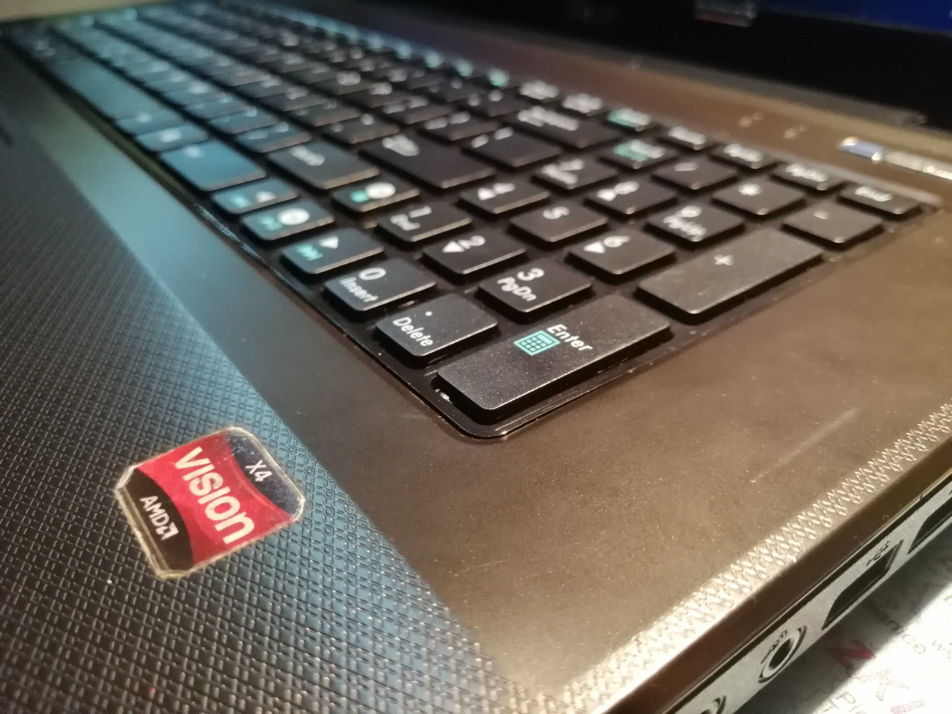 Asus 17,3, 4 rdzeniowy AMD, SSD Nowy, X72DY Laptop