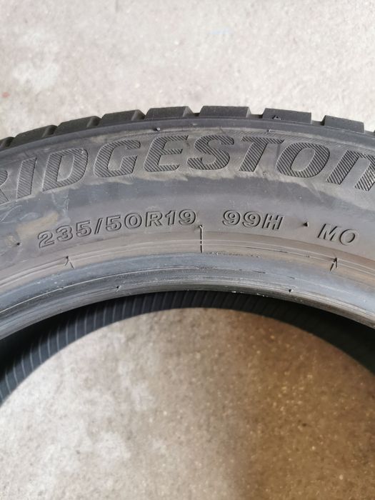 Para opon 235/50R19 99H Bridgestone Blizzak LM 001
