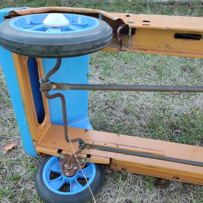 Продам дитячу машинку.