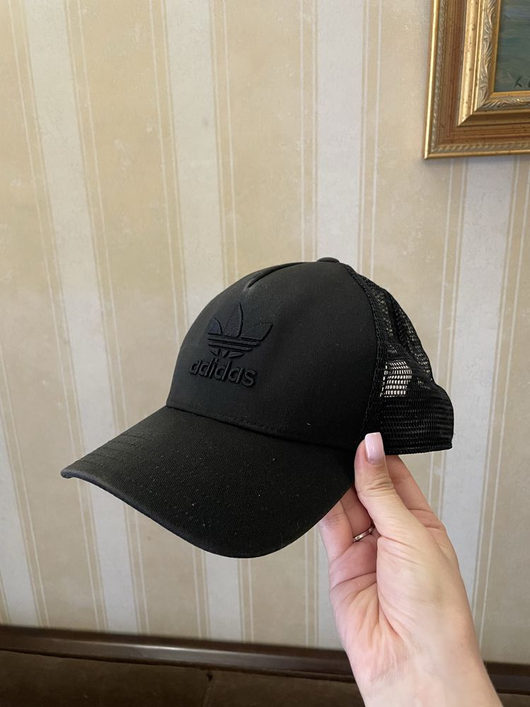 Кепка Adidas Originals чорна, сітка, регулювання