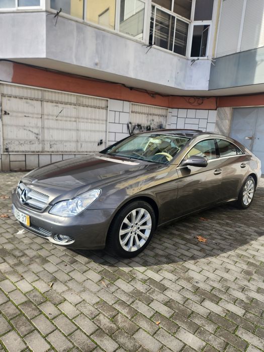 CLS 320 CDI só 150.000 km Nacional como novo com o livro de revisões