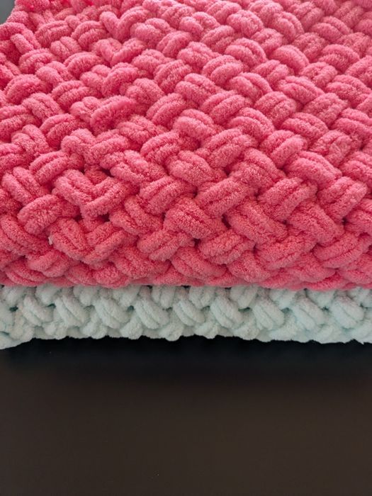 Іграшка м'яка в'язана