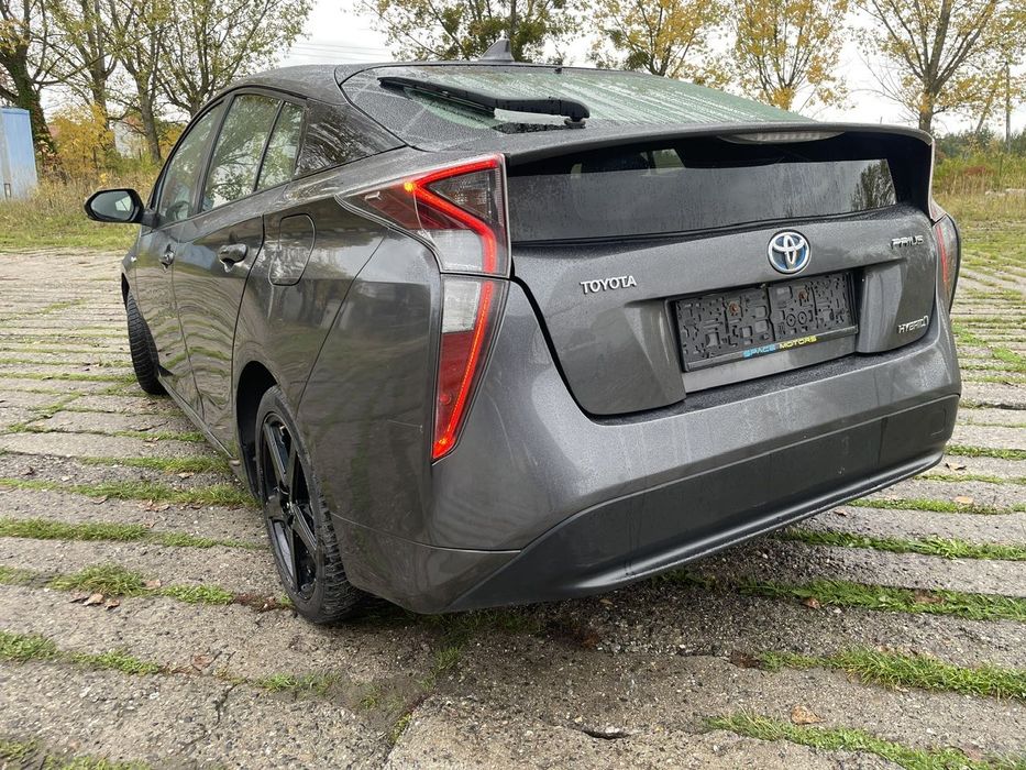 Toyota Prius hybrid * 2017 rok * LED * import *
