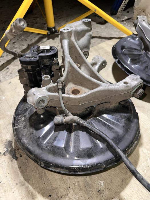 цапфа кулак ступица зад право лево пассат б8 европа седан passat b eur