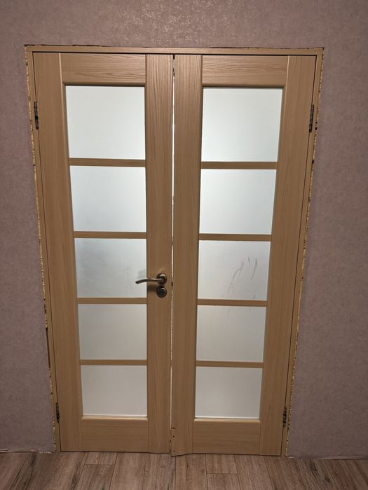 Міжкімнатні двері разом із фурнітурою