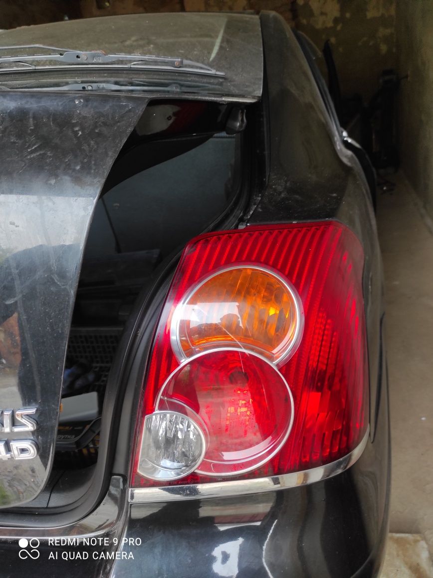 Фанарь фонарь задній ліхтар Toyota Avensis Авенсіс