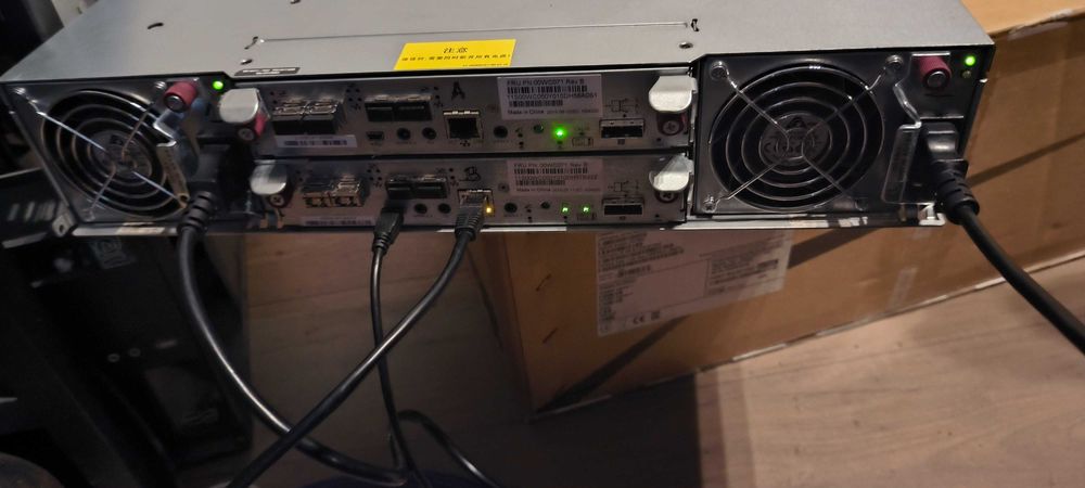 Lenovo Storage S3200 - 5X Lenovo SAS 600GB 10k 8X Lenovo SAS 300GB 15k