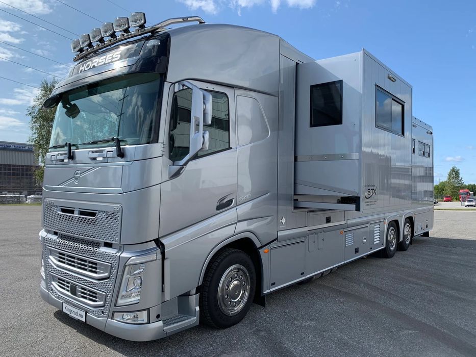 Volvo FH540, Koniowóz STX 6-koni, pop-out, pop-up, panele słoneczne, 8-osobowy