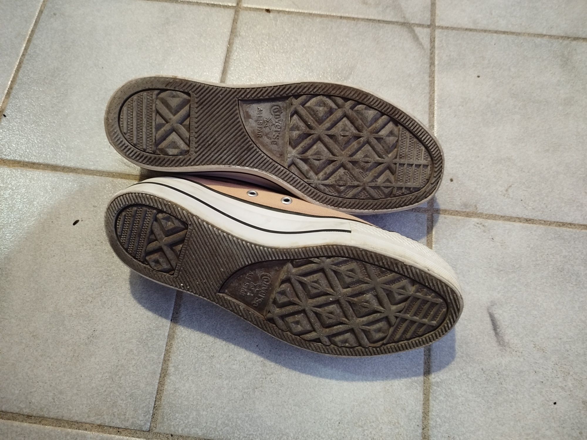 Tênis all star quase novo