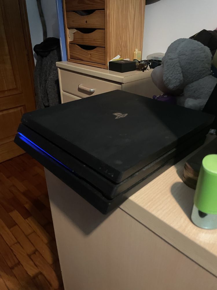 Playstation 4 pro 1tb 5 jogos
