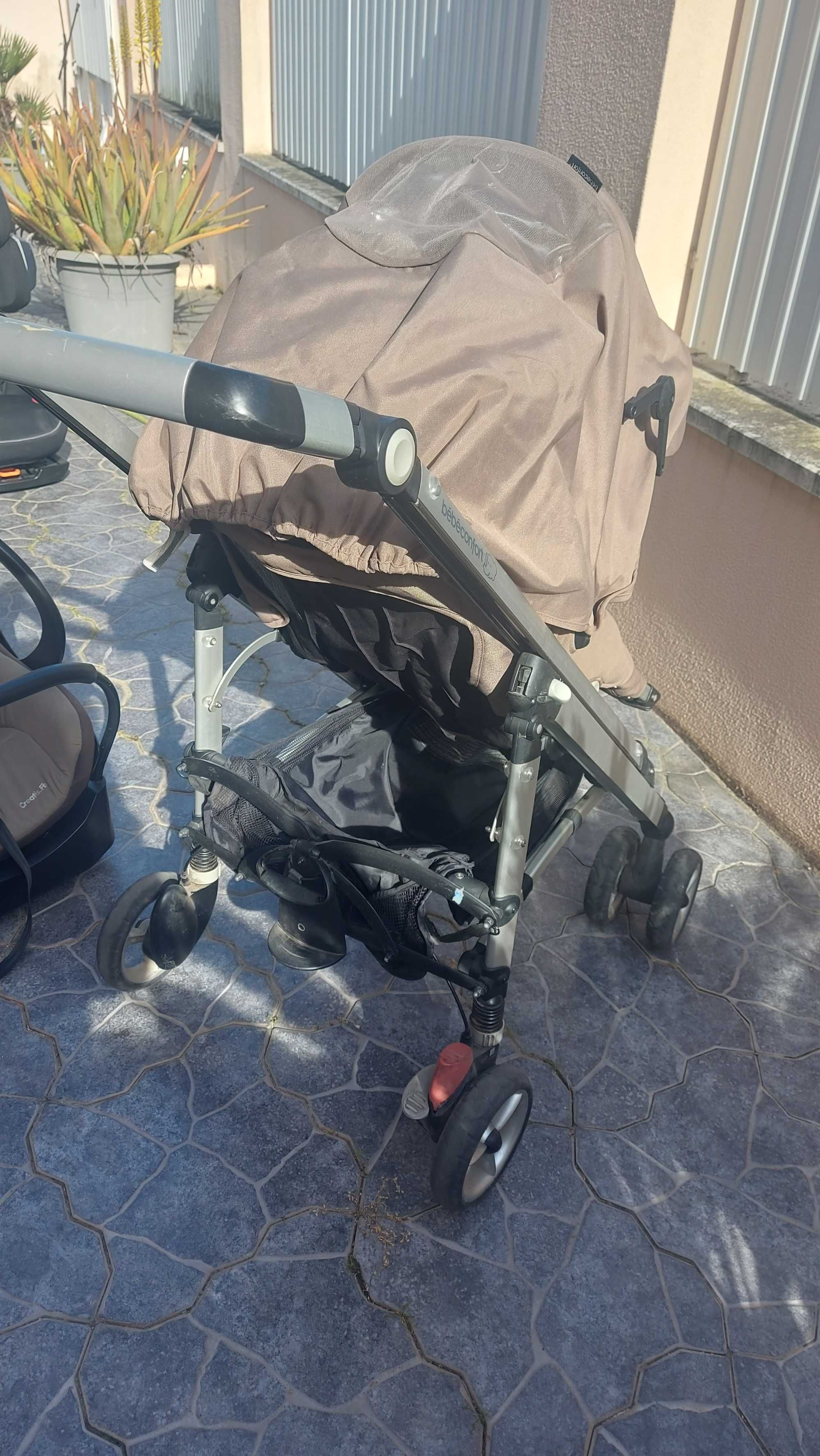 Conjunto de passeio  BebéConfort de cor neutra em bom estado