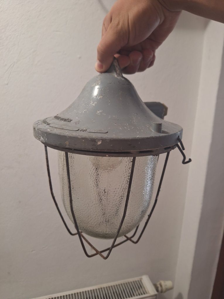 Lampy zbrojone przemysłowe