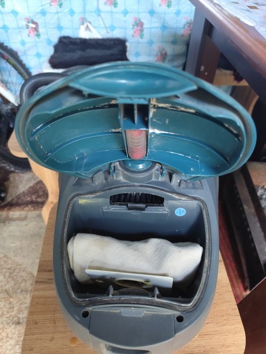 Пилосос Hyundai 1600 w