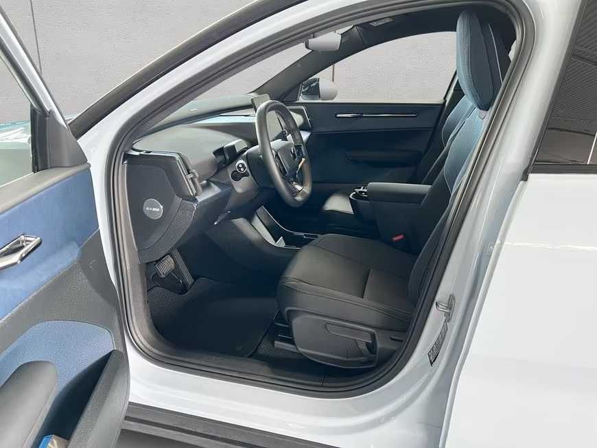 Volvo EX30 69 kWh Single Motor Extended Range Plus