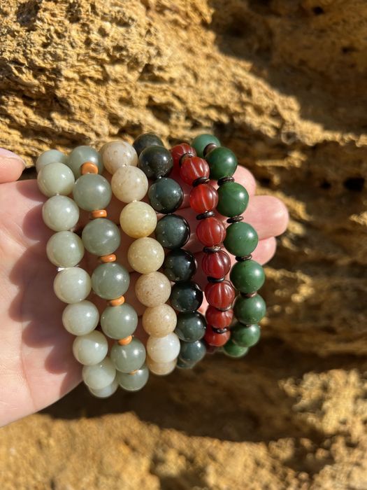 Нефритовий браслет